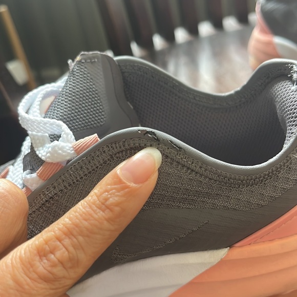 Nike Air Max Motion 2- women’s- size 8 - Picture 14 of 15